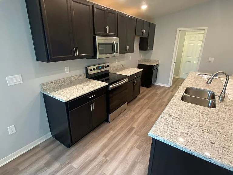 595 Lorient Dr — Photo 3