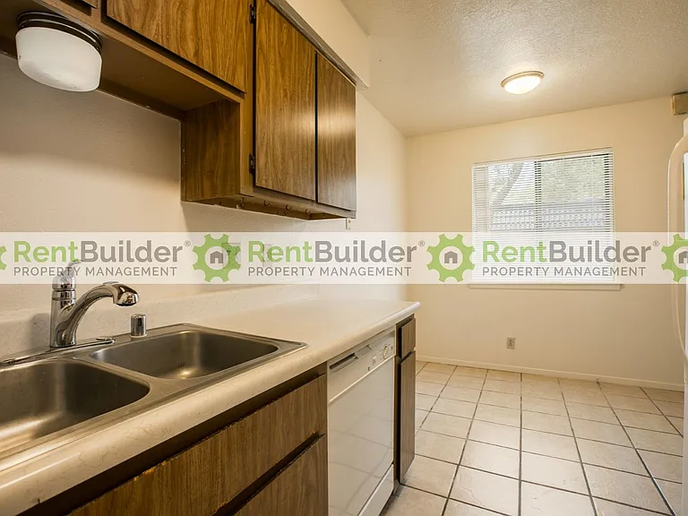 12124 Menaul Blvd NE — Photo 17