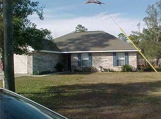 906 Amar St, Waveland, MS 39576