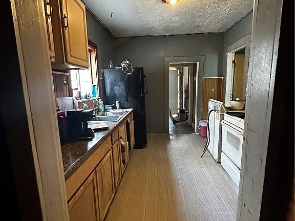 2nd image of 3324 E 5th St