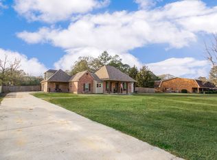 15331 Pinewood Dr, Pride, LA 70770