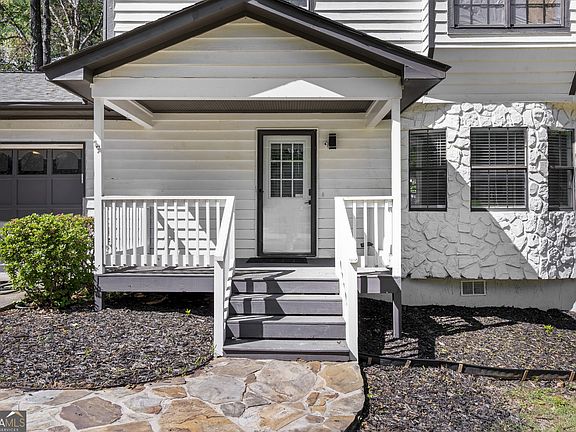 4th image of 976 Walnut Dr