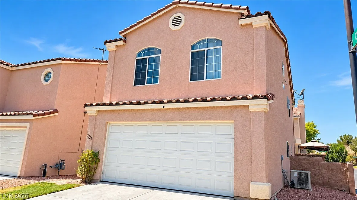3 bed, 2.5 bath, 1468 sqft, $1,800 — Photo 1