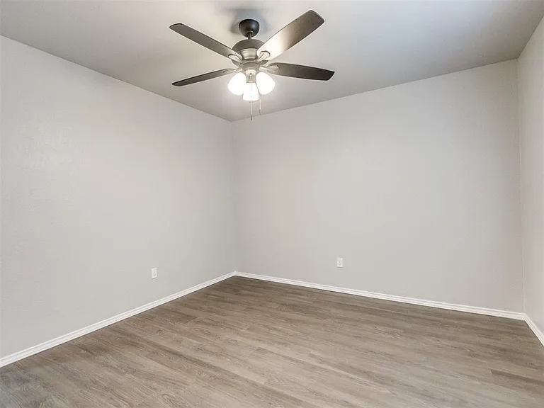 13300 S Robinson Ave — Photo 14