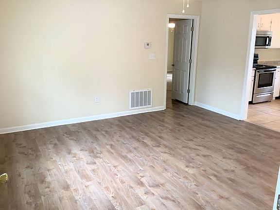 2nd image of 129 Barrington Pl #05b9b37c2