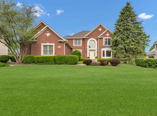631 Mason Ln, Lake In The Hills, IL 60156