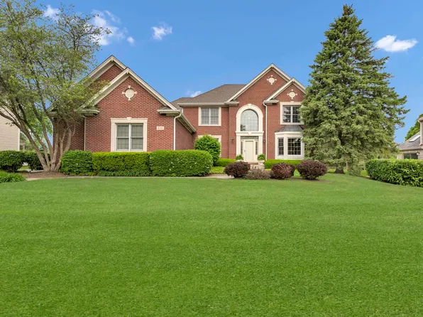 631 Mason Ln, Lake In The Hills, IL 60156