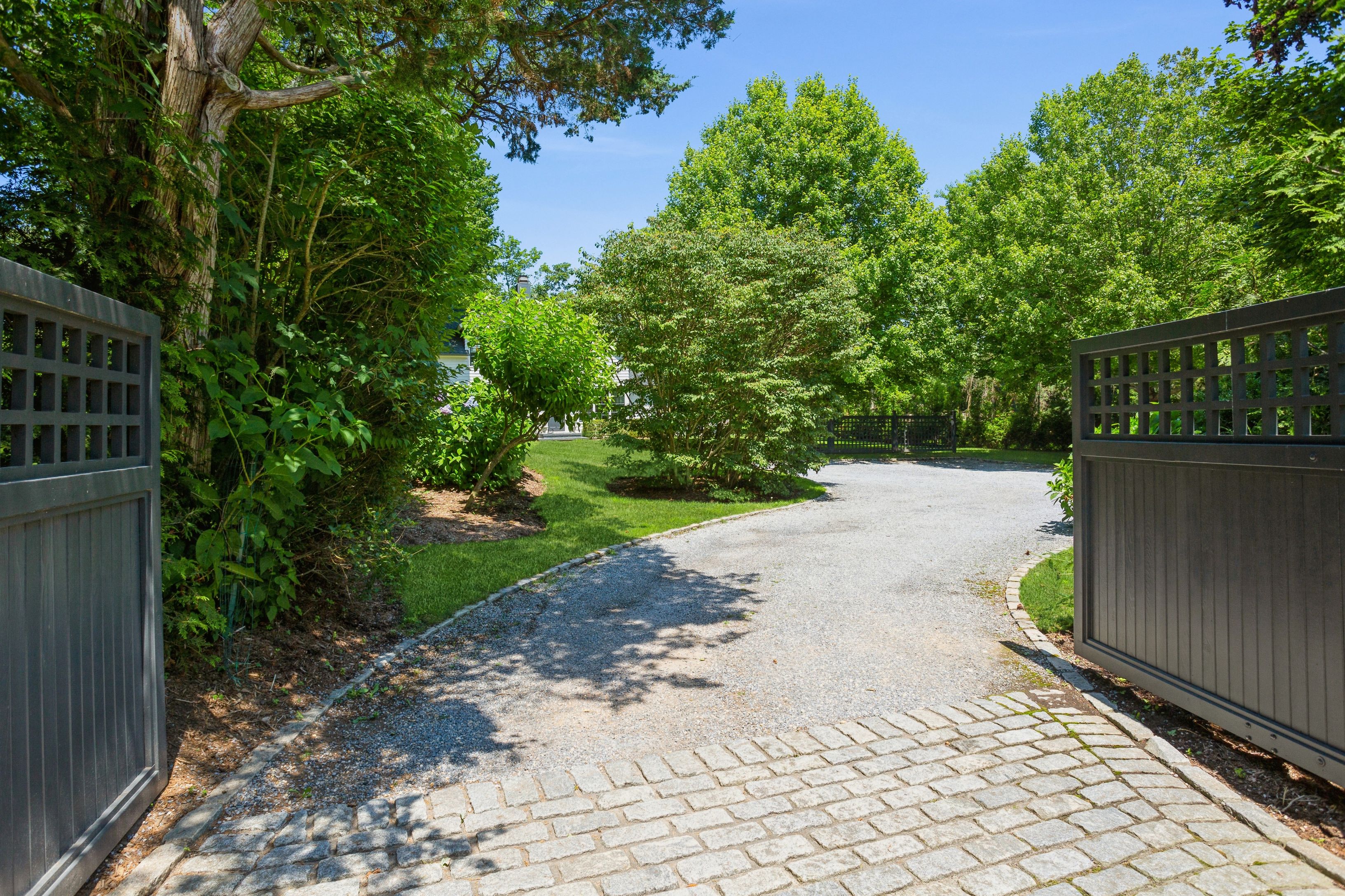 659 Hill St, Southampton, NY 11968 Out East