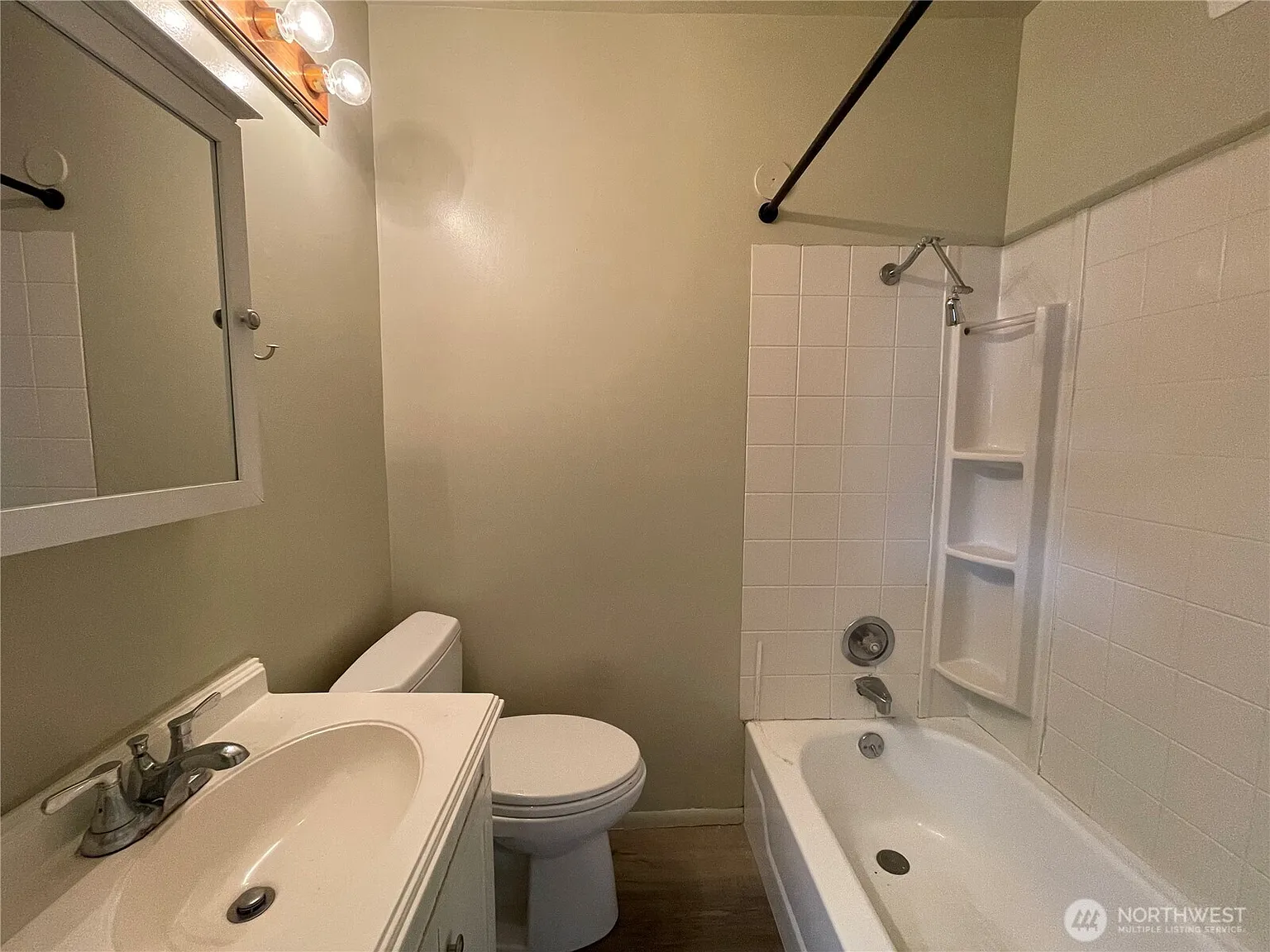3 bed, 1.0 bath, $2,300 — Photo 4