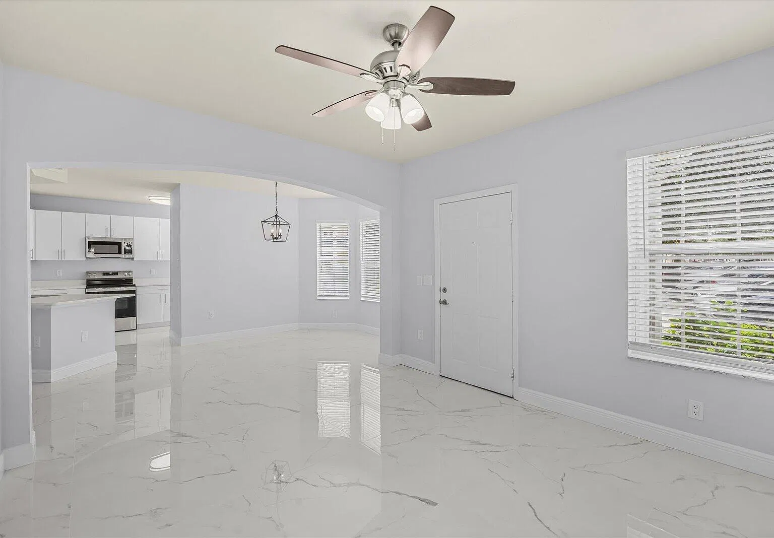 3 bed, 2.0 bath, 1467 sqft, $2,350 — Photo 4