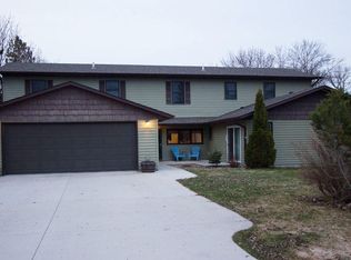 2017 Nelson Dr, Thief River Falls, MN 56701