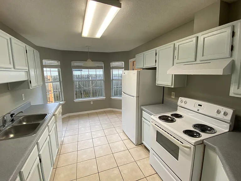 9184 Arand Dr — Photo 32