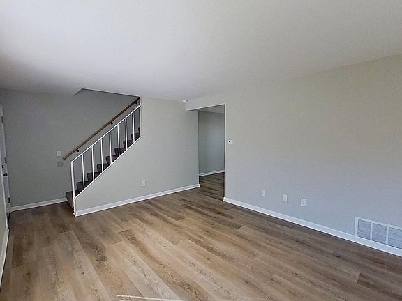 3rd image of 121 Greentree Ln #3