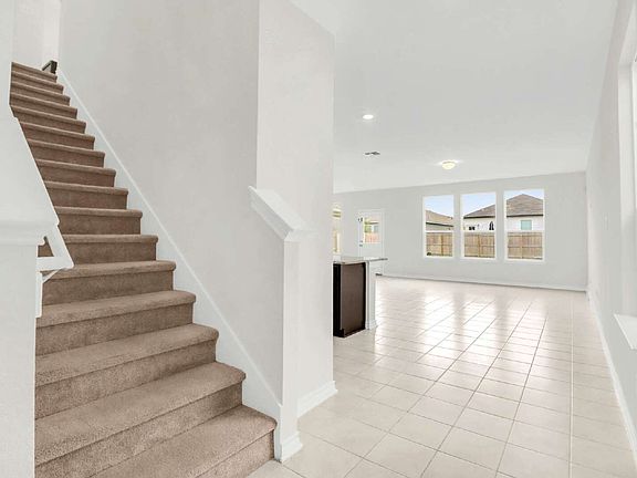 3rd image of 547 Deer Crest Dr