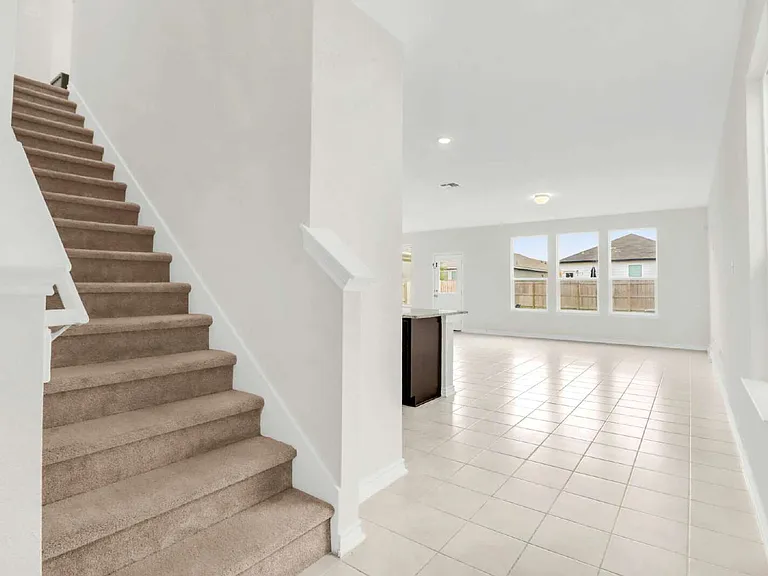 547 Deer Crest Dr — Photo 3