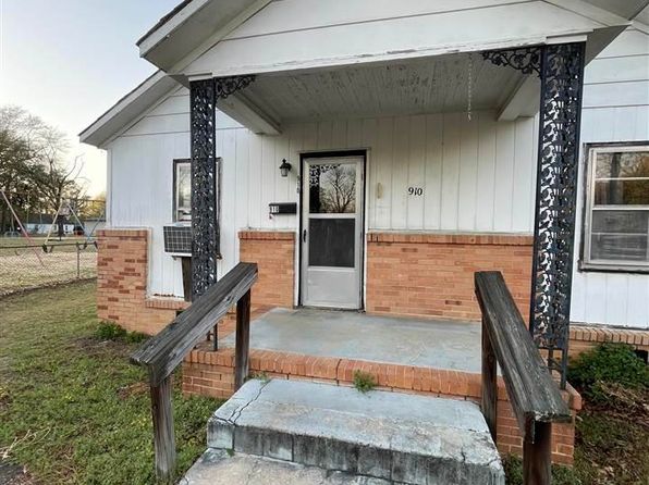 910 E Carolina Ave, Hartsville, SC 29550
