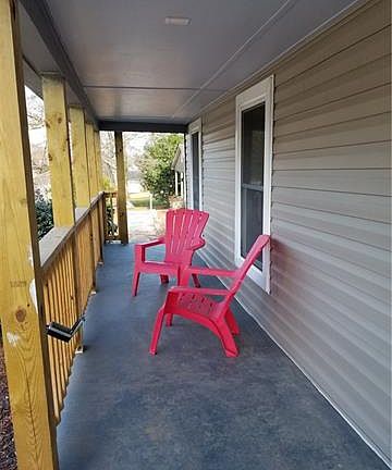 3rd image of 310 Pryor St