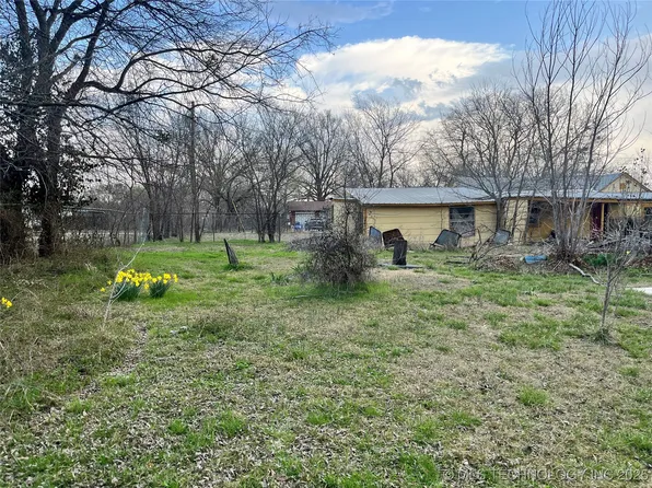717 W Bushyhead Ave, Nowata, OK 74048