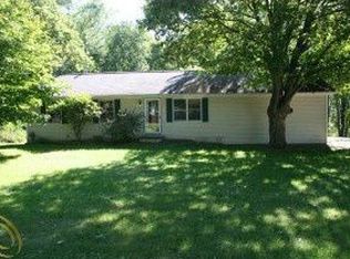 11231 McGregor Rd, Pinckney, MI 48169