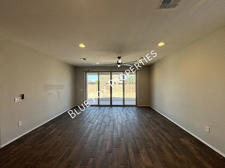 12013 E Ryscott Cir — Photo 8