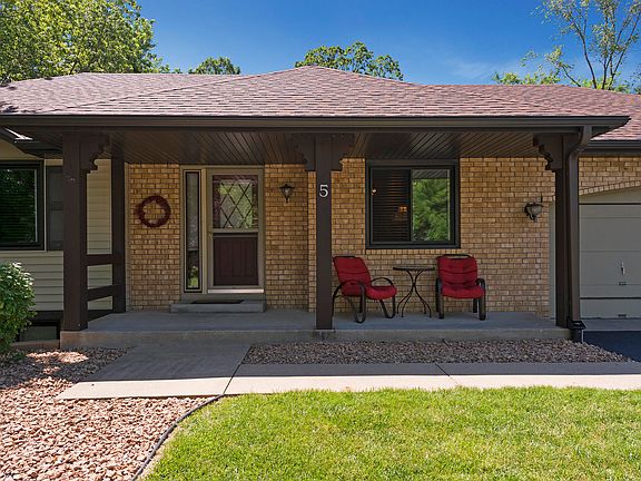 3rd image of 5 Knoll Cir W