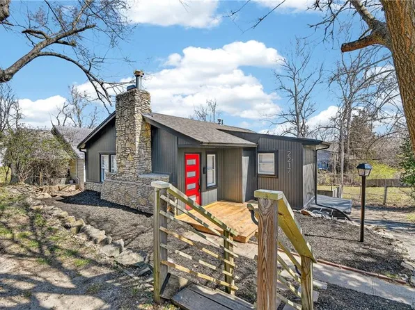 2217 S Cedar Ave, Independence, MO 64052