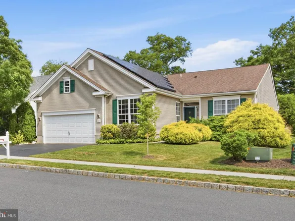 20 Everett Dr, Columbus, NJ 08022