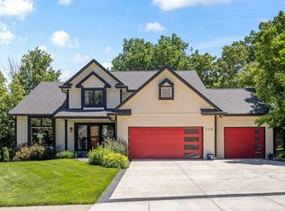 558 S 34th Ct, West Des Moines, IA 50265