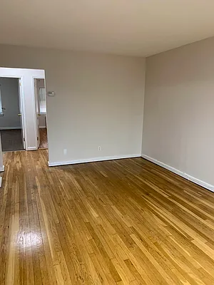 Rented by Halvatzis Realty | media 20