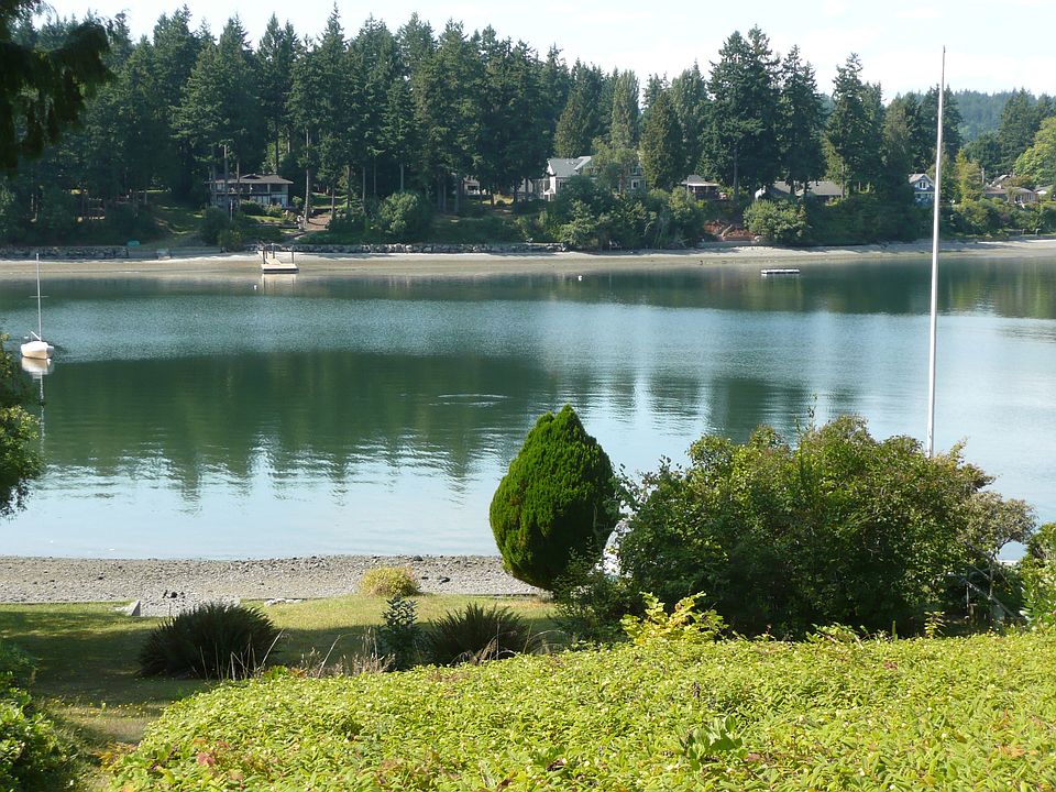 2nd image of 16031 Virginia Point Rd NE