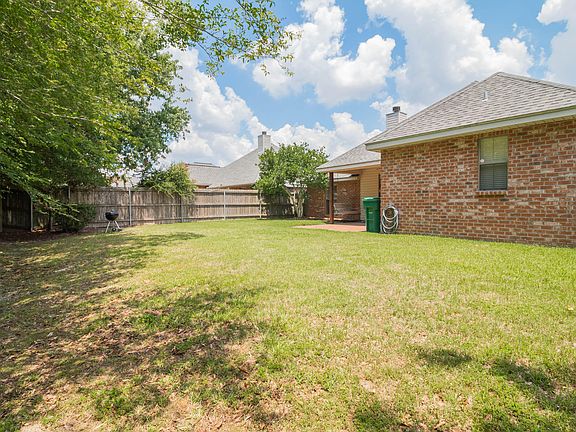3rd image of 302 Quiet Meadows Dr