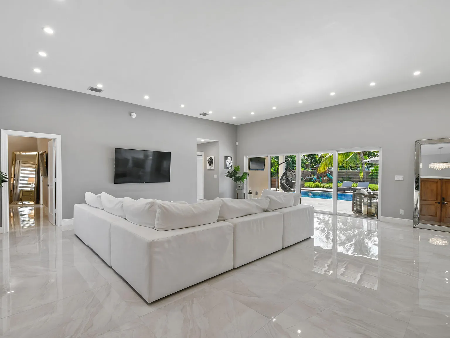 4 bed, 3.0 bath, 2596 sqft, $10,500 — Photo 3