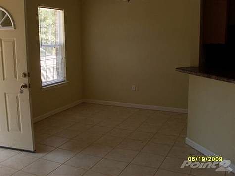 6063 E Neshoba dinning area