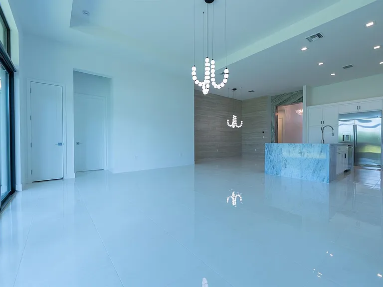 9597 Royal Palm Way — Photo 20
