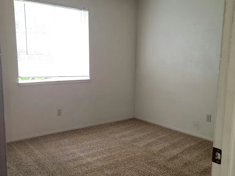 1166 Hobart St #4 — Photo 6