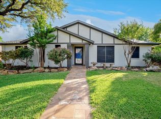 1916 Middle Glen Dr, Carrollton, TX 75007