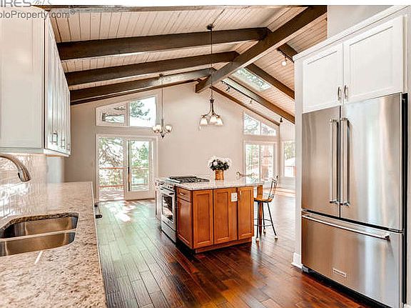 Kitchen w/ island