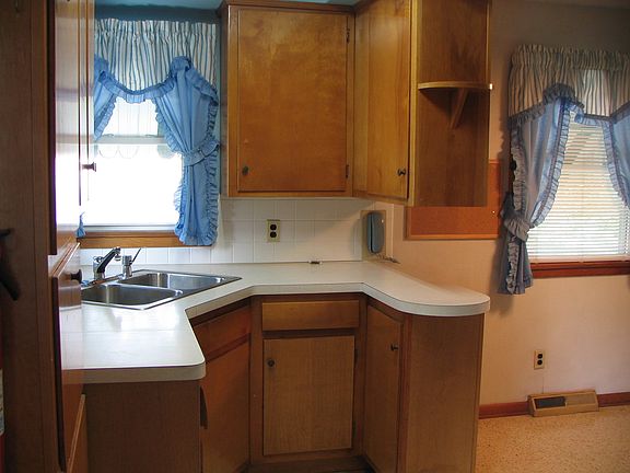 3rd image of 37783 Caroline Dr.