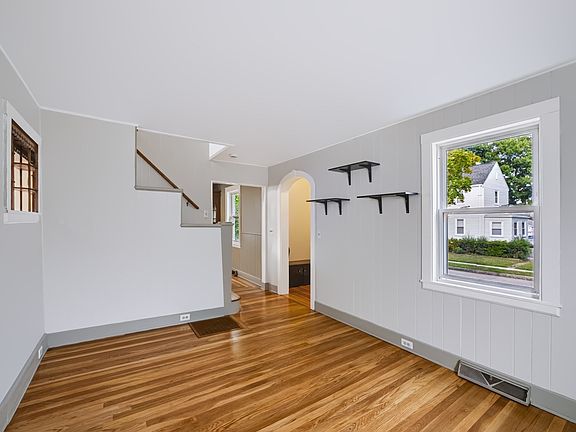 5th image of 22 Ruggles St