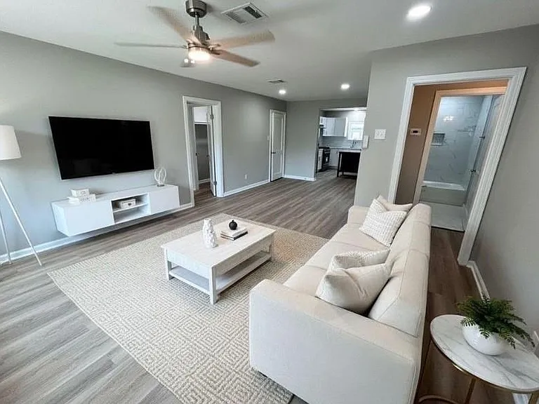 4737 Alvin St — Photo 2