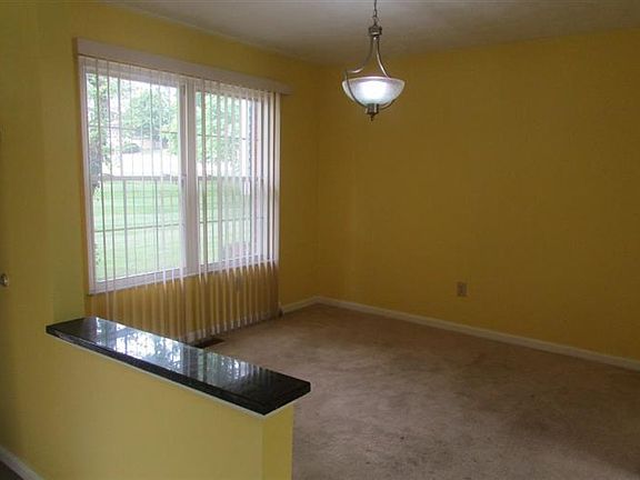 4th image of 111 Applewood Dr #111