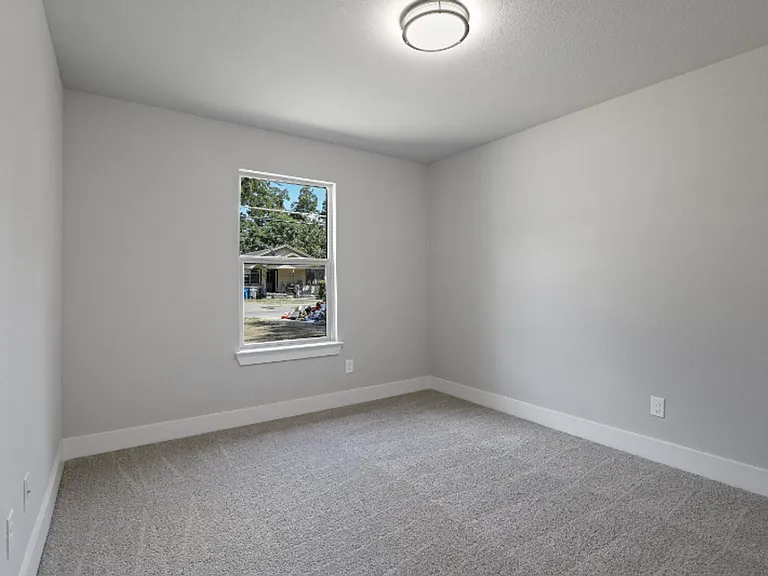 2327 Harding St — Photo 8