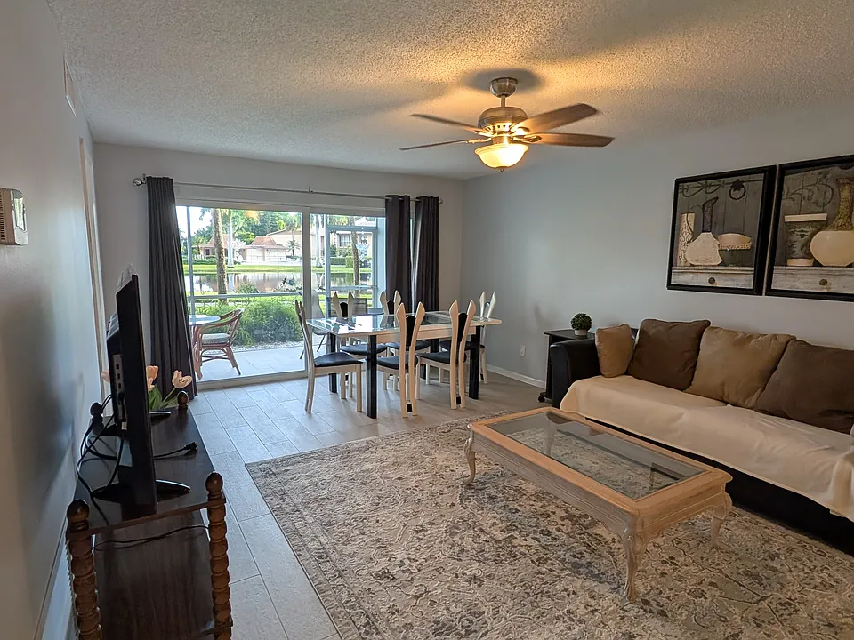 1020 Palm View Dr #C-102