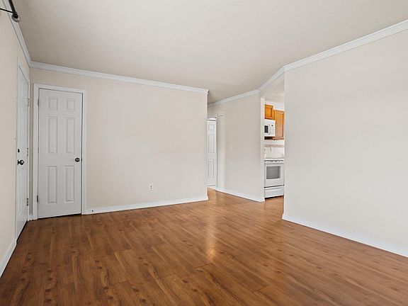 5th image of 706 Harvey Rd