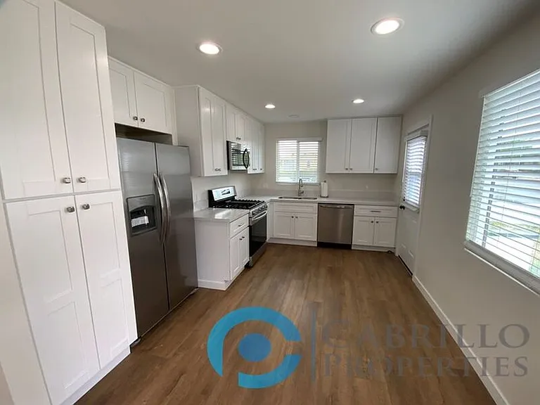 1628 Burton St — Photo 12
