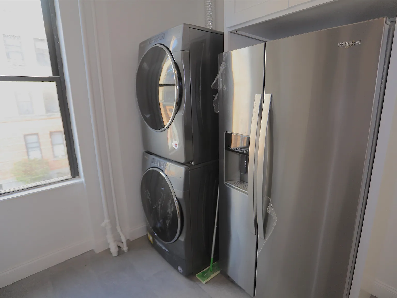 3 bed, 1.0 bath, $4,750 — Photo 3