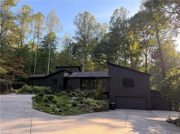 8005 Eastridge Rd, Oak Ridge, NC 27310