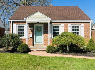 514 Huntmere Dr, Bay Village, OH