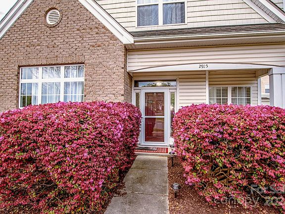 3rd image of 2925 Silverthorn Dr