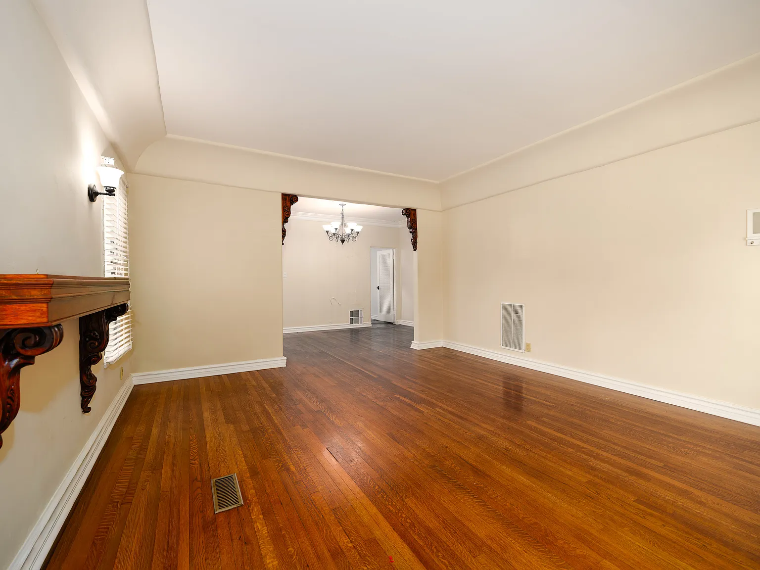 152 N Arnaz Drive — Photo 3